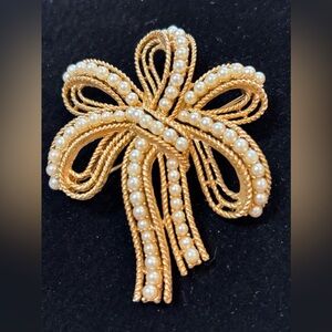 Trifari Vintage Faux Pearl Bow Brooch Pin